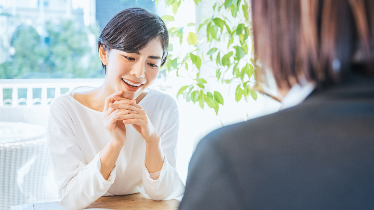 相談しながら一緒に整理する様子