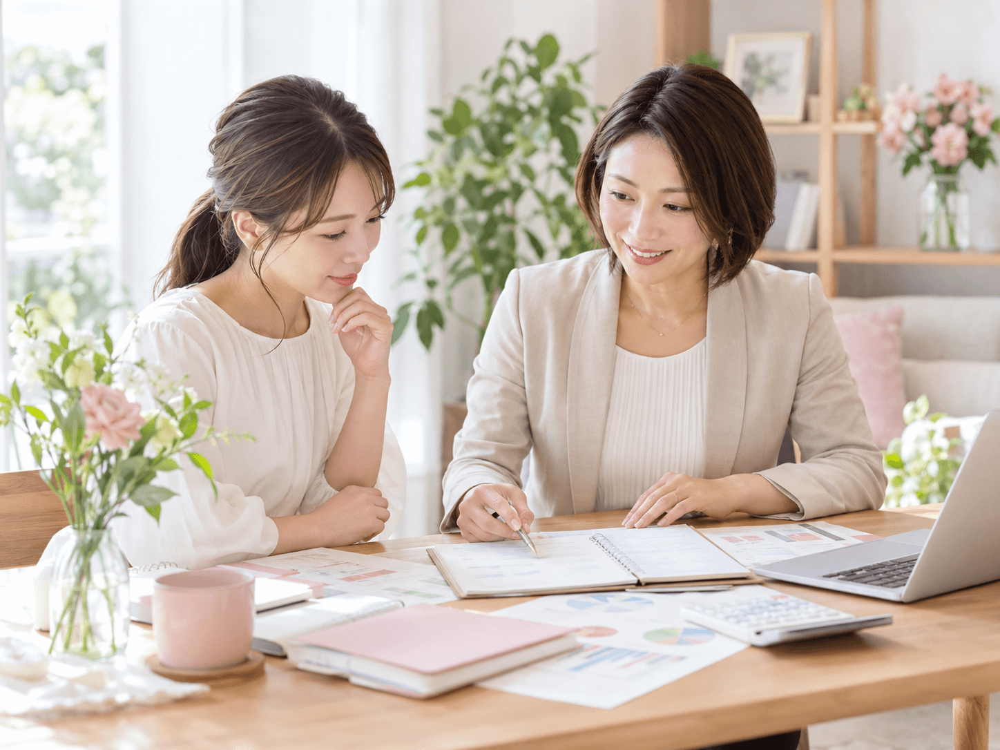暮らしとお金について一緒に相談している様子